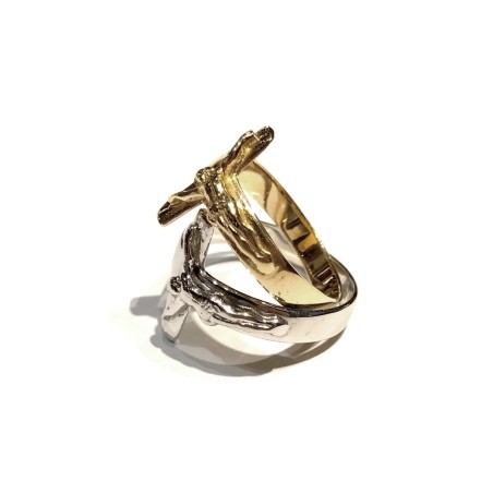 18 kt gold crucifix ring