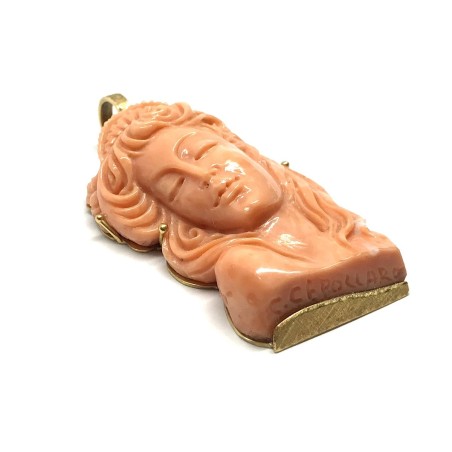 Coral and 18 kt gold pendant